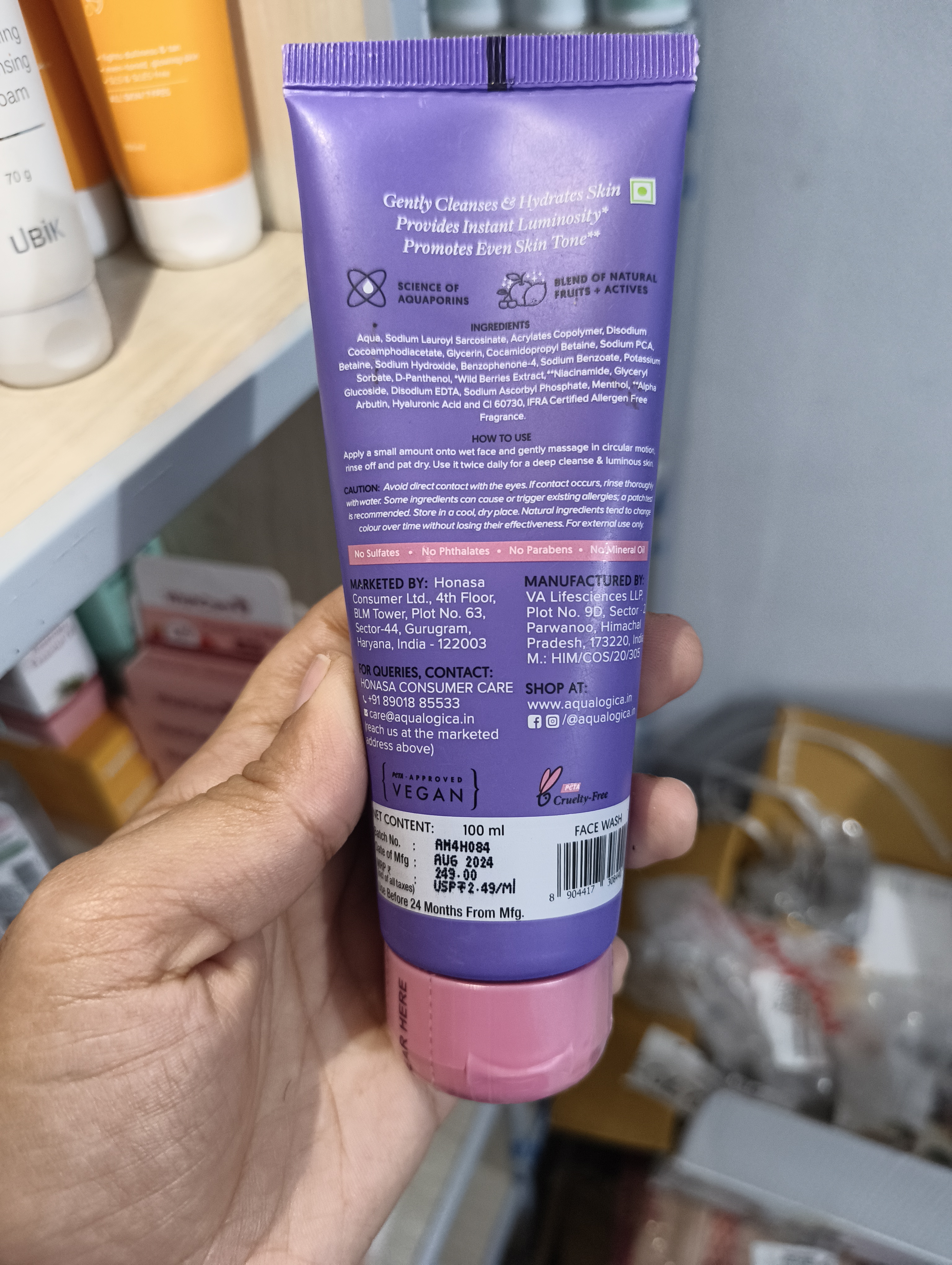 Aqualogica IIIuminate+ Smoothie Face Wash with Wild Berries & Alpha Arbutin for Luminous Glow - 100ml_img_2