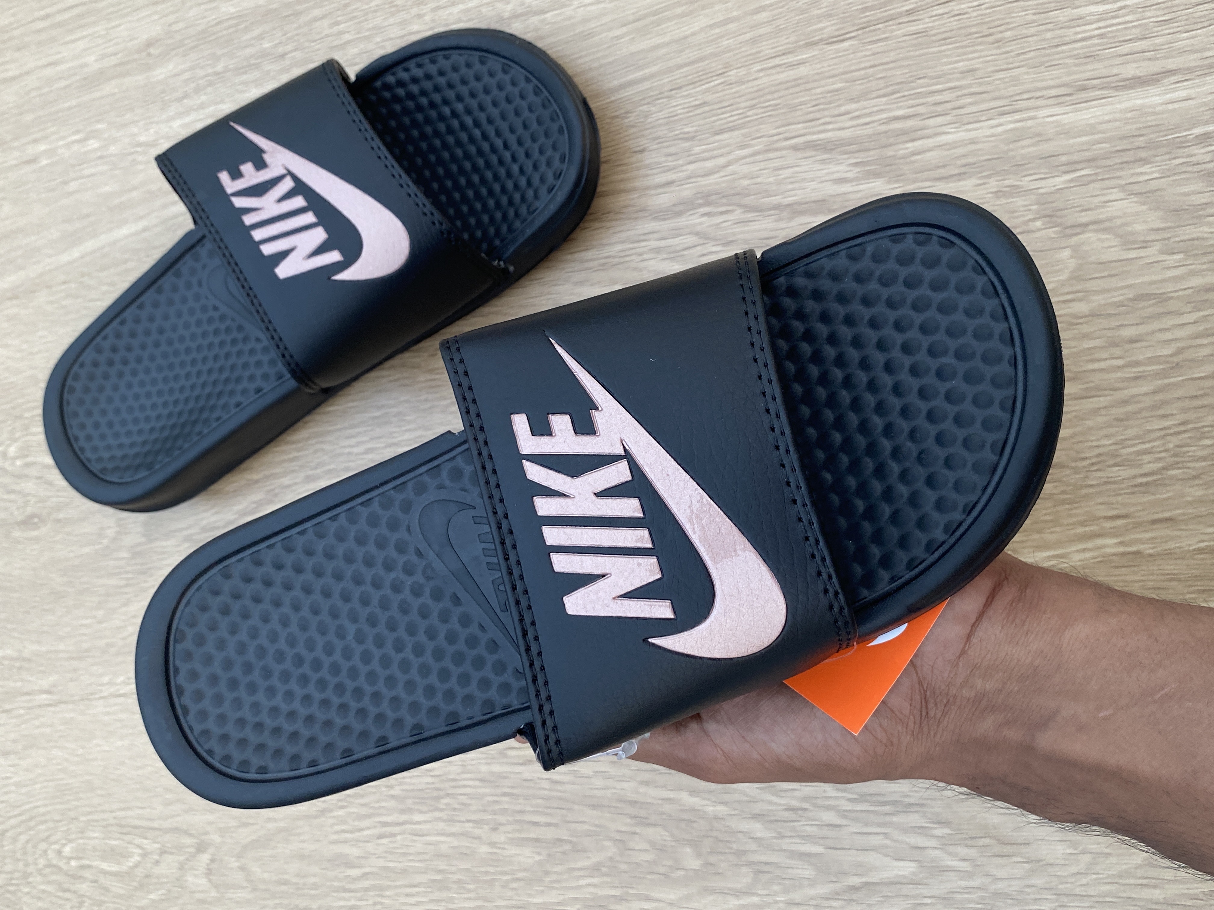 Nike Victori One Slides in Black_img_1