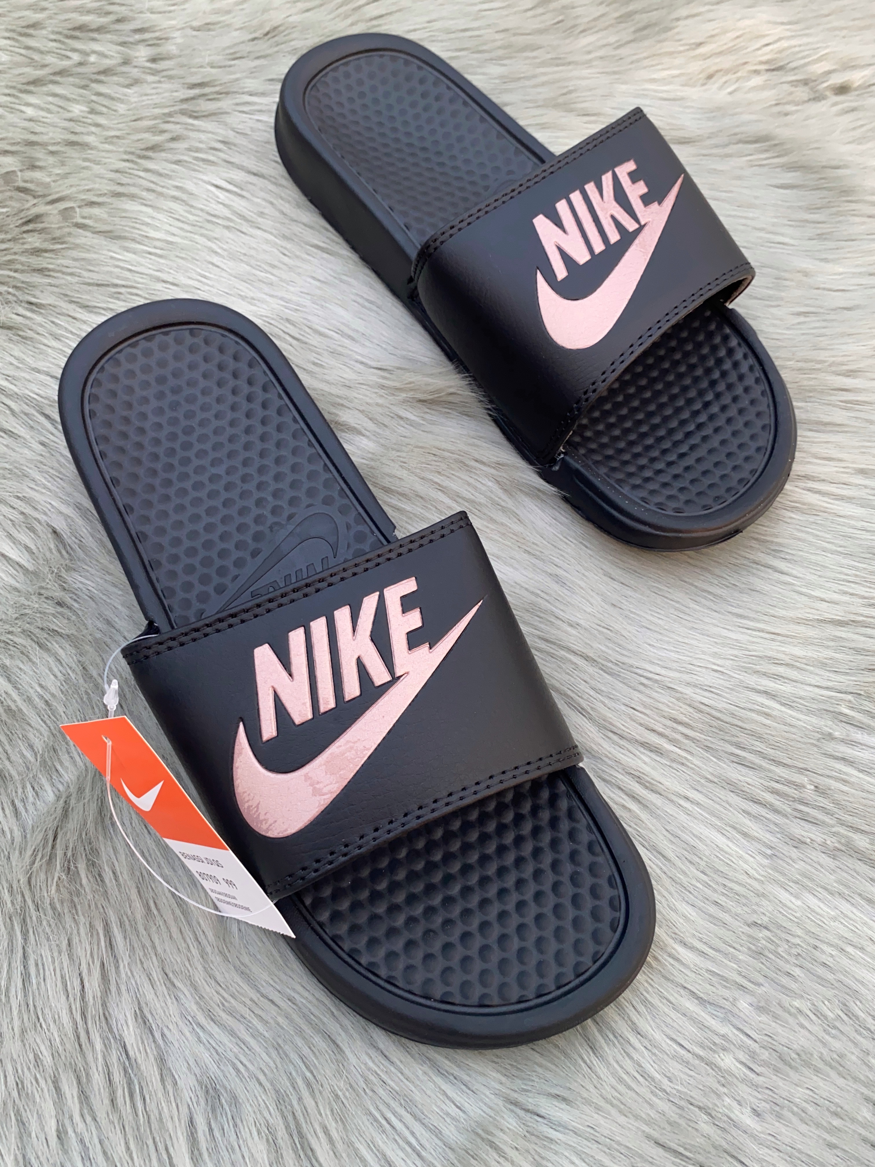 Nike Victori One Slides in Black_img_2