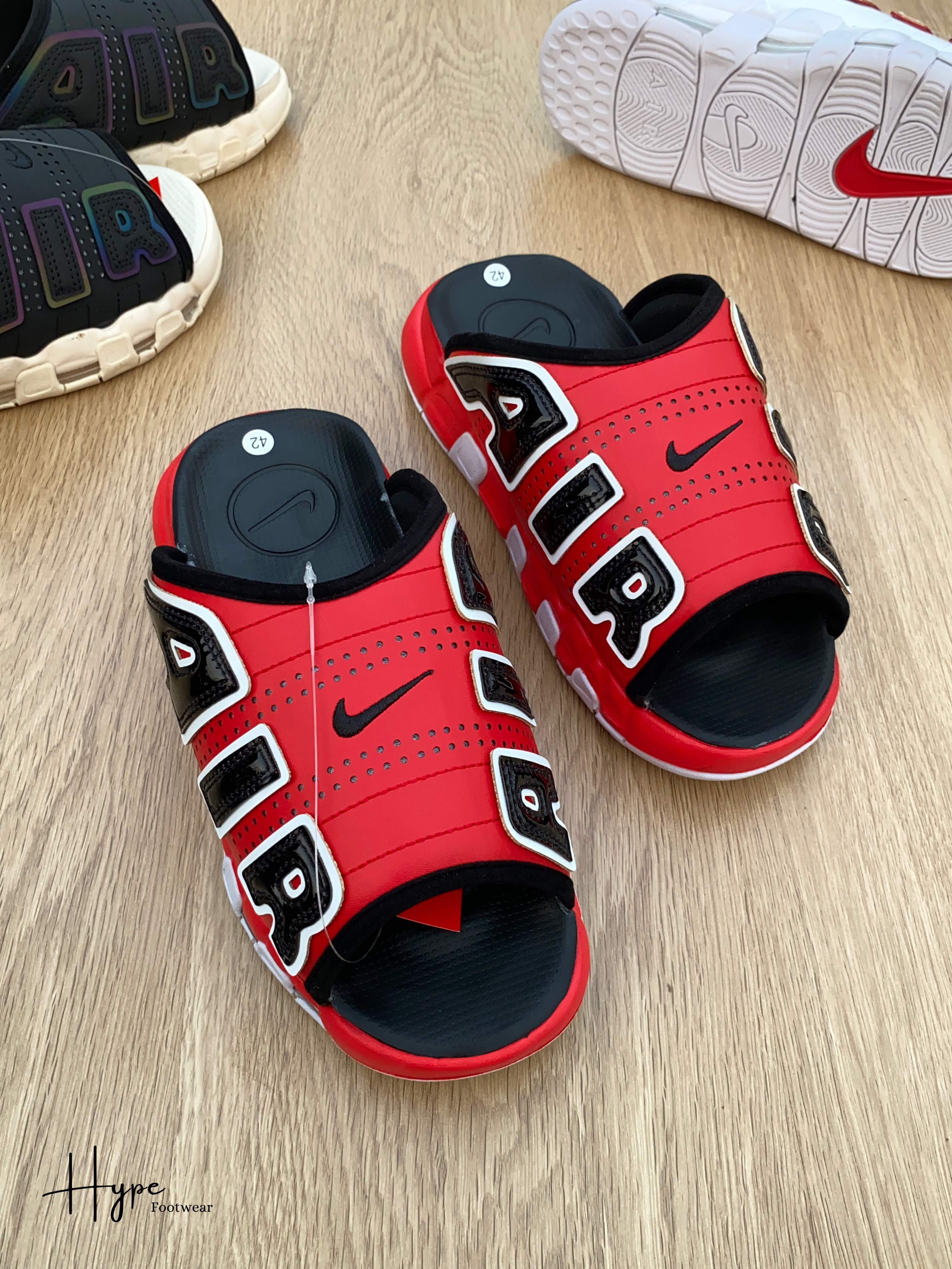 Nike Air More Uptempo in Red_img_0