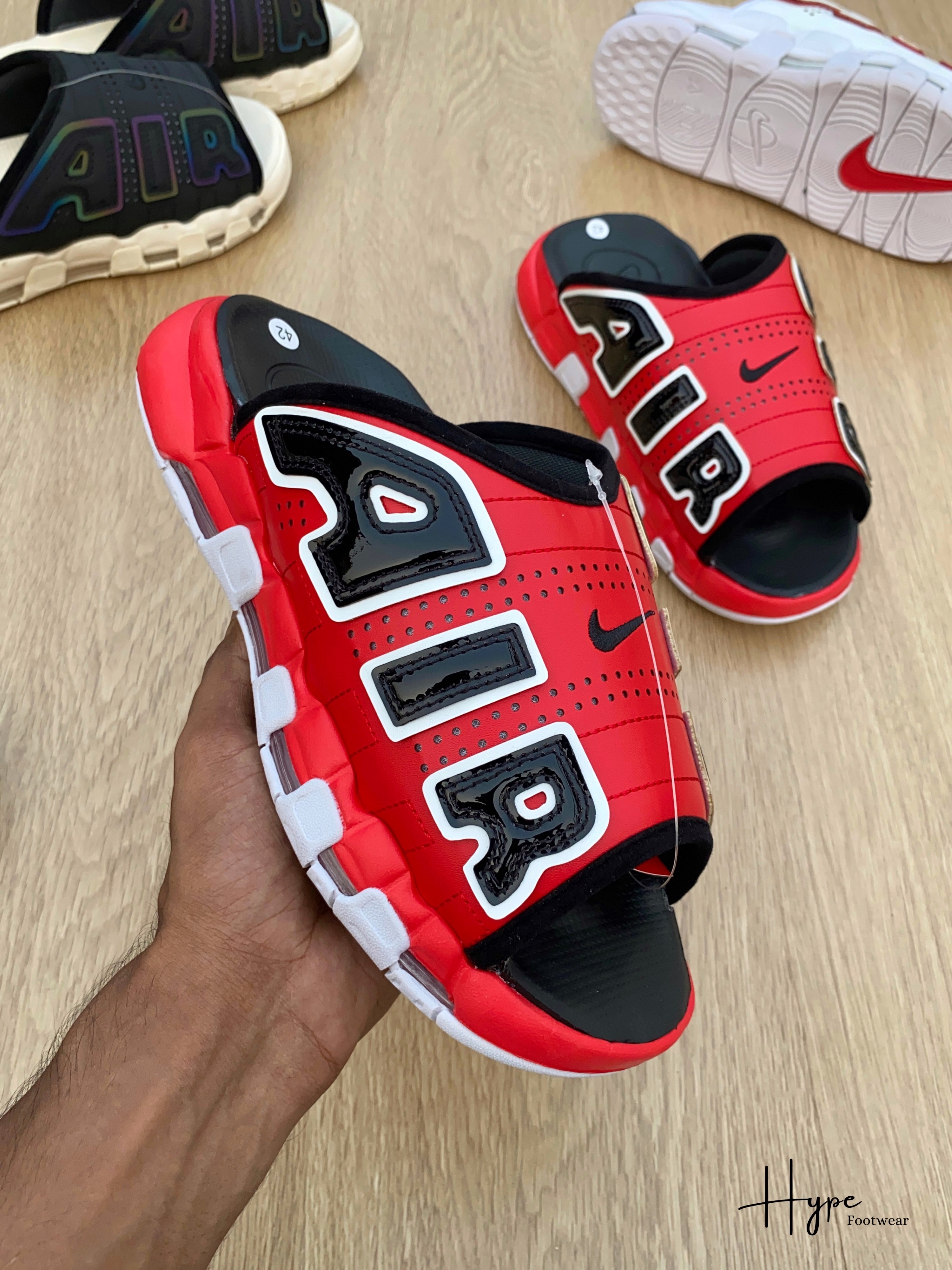 Nike Air More Uptempo in Red_img_2
