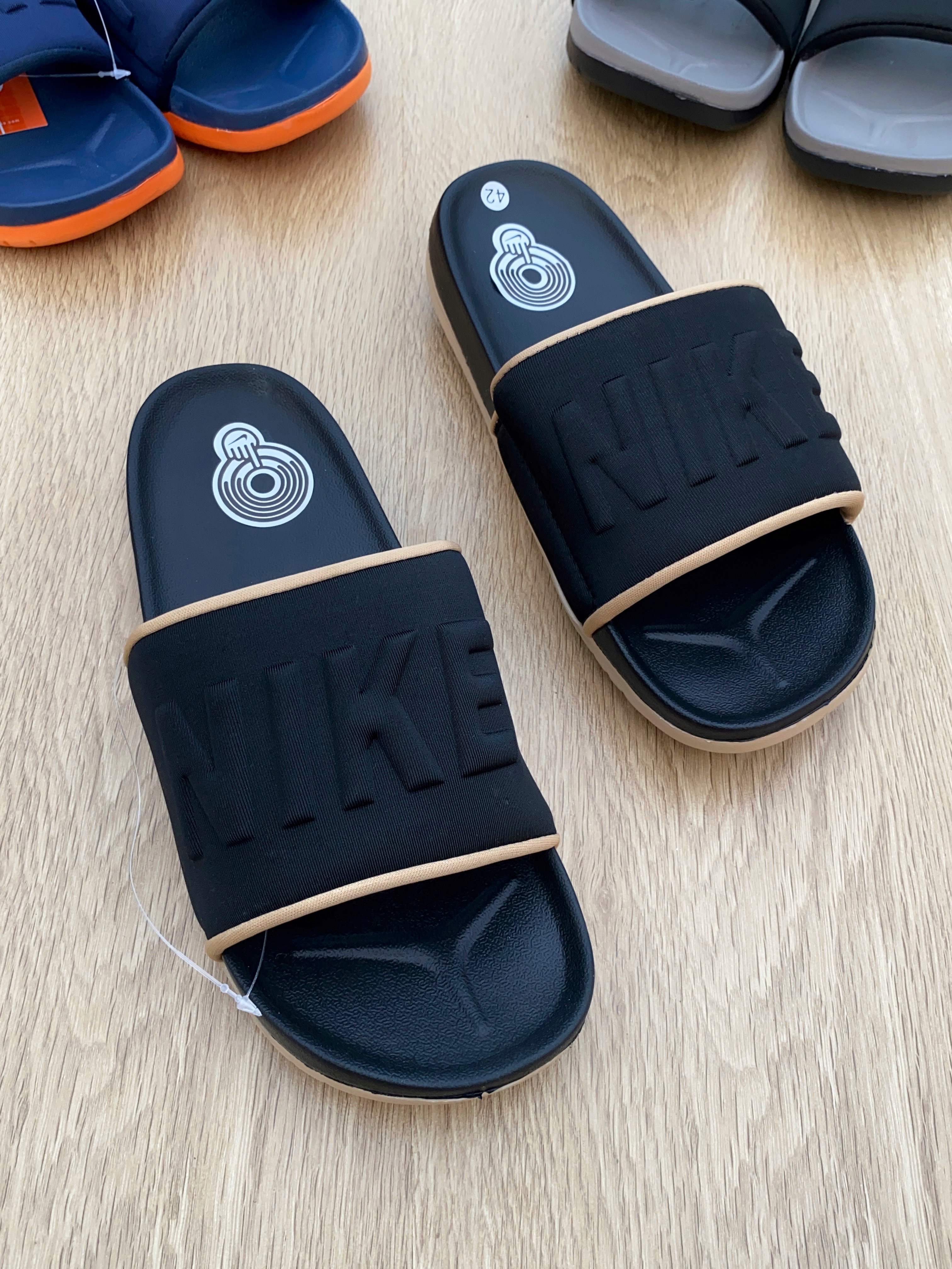 Nike Offcourt in Black-Cream_img_0