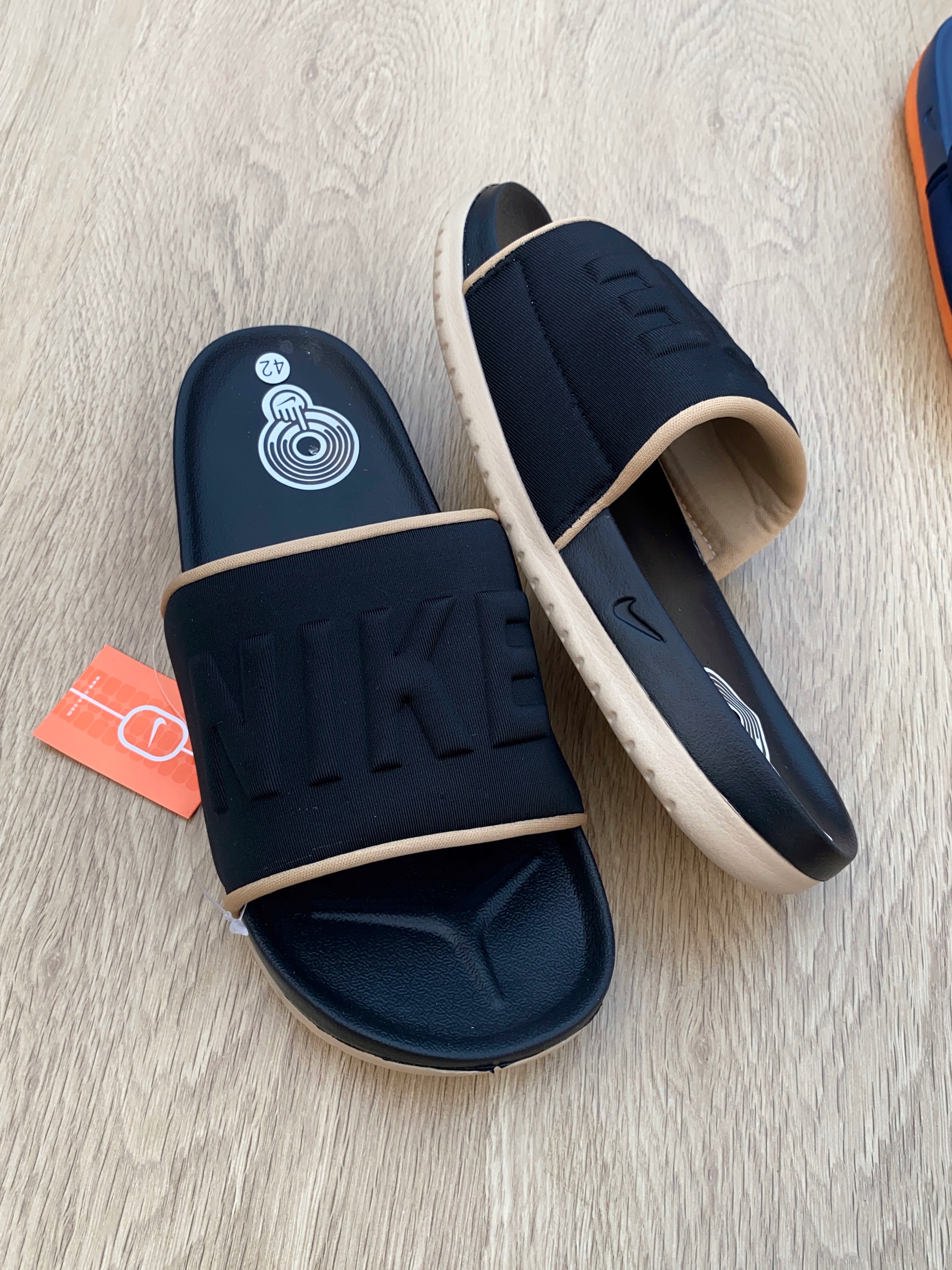 Nike Offcourt in Black-Cream_img_1