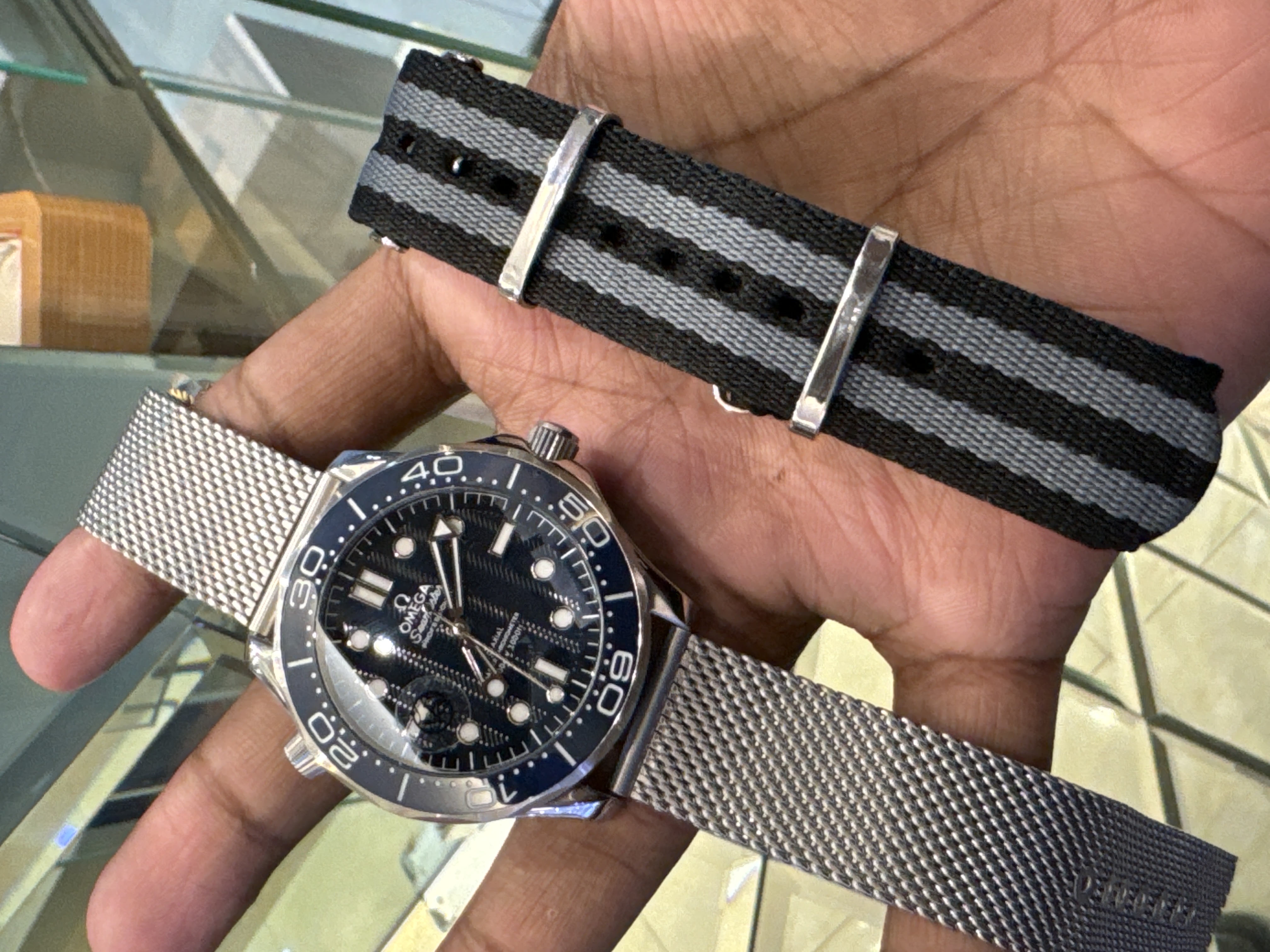 Omega 007 60th_img_1